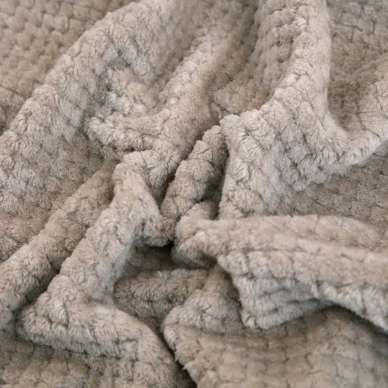 Couverture Nuitara bébé — gros plan finitions bords et coutures résistantes